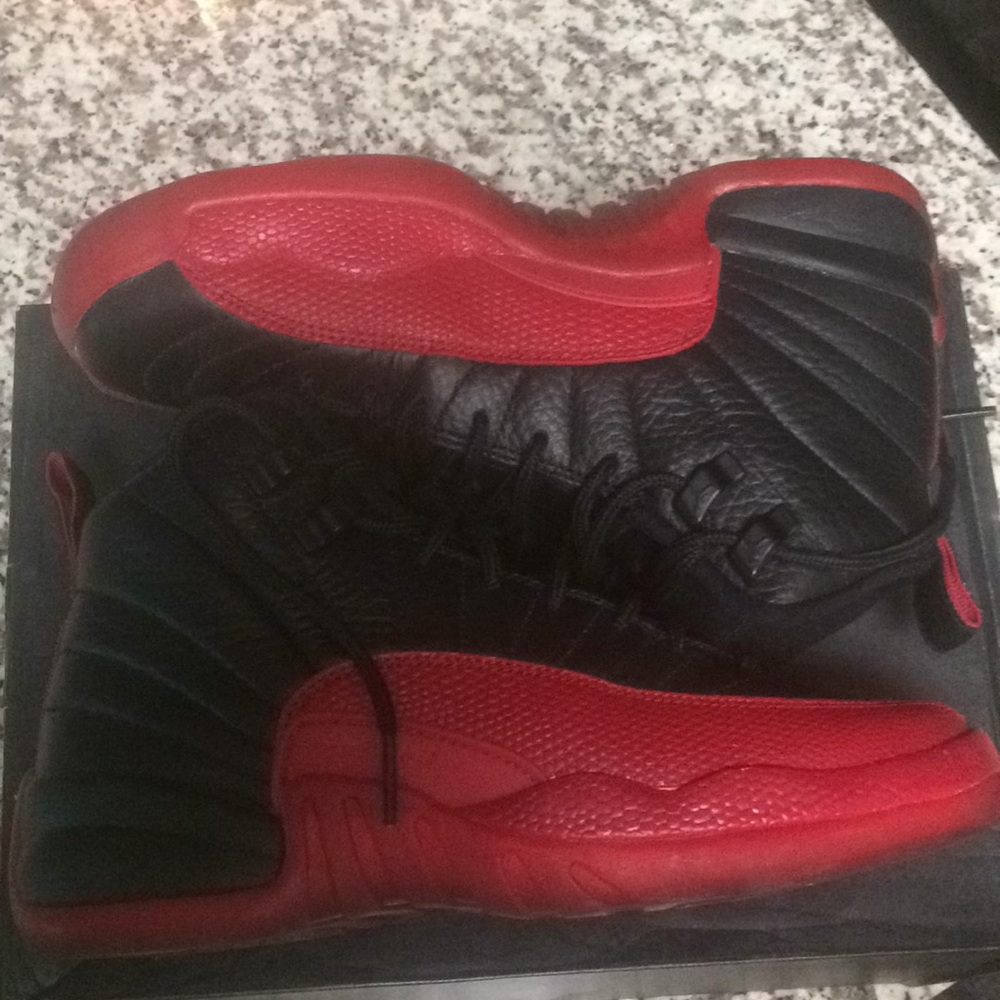 Jordan 12 flu game. Size 4y.